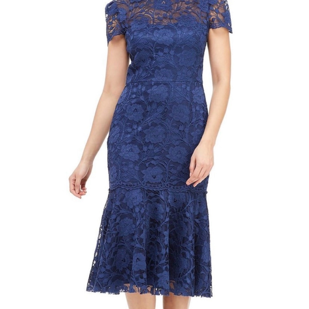 Gal Meets Glam Eve Lace Midi Dress